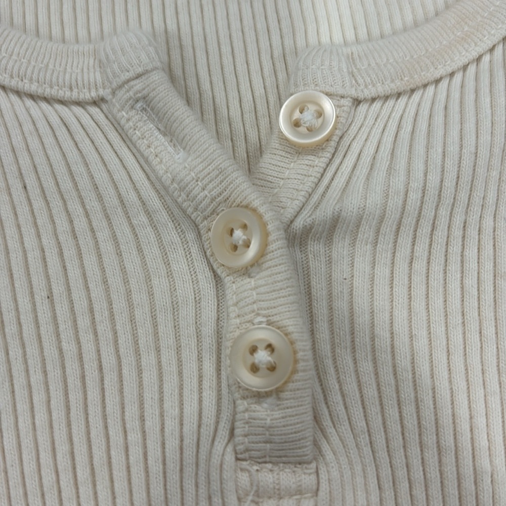 Brandy Melville 100%cotton baby tee ribbed - Picture 3 of 4